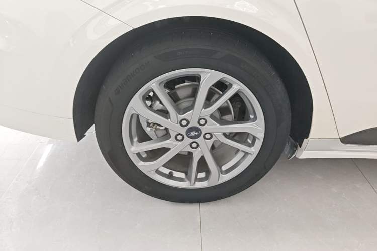 Used Ford Mondeo 2023 EcoBoost 180 Luxury Model Exterior 5