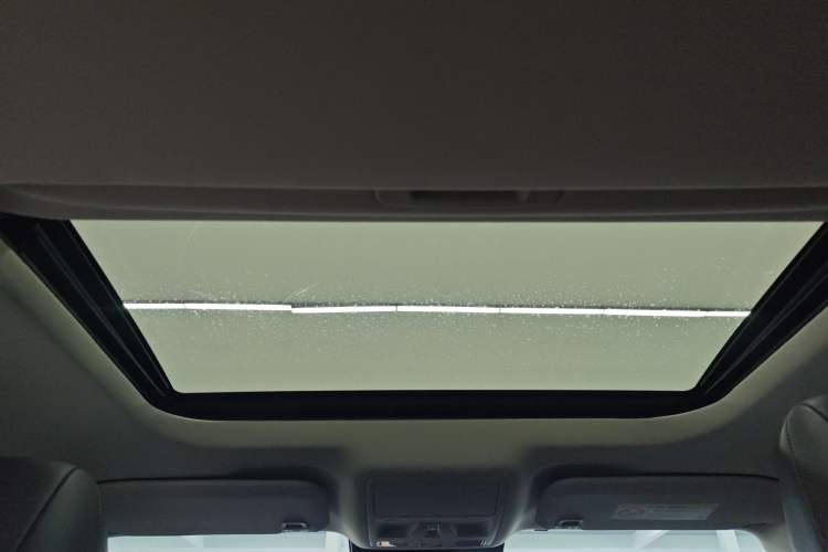 Used Ford Mondeo 2023 EcoBoost 180 Luxury Model Headliner