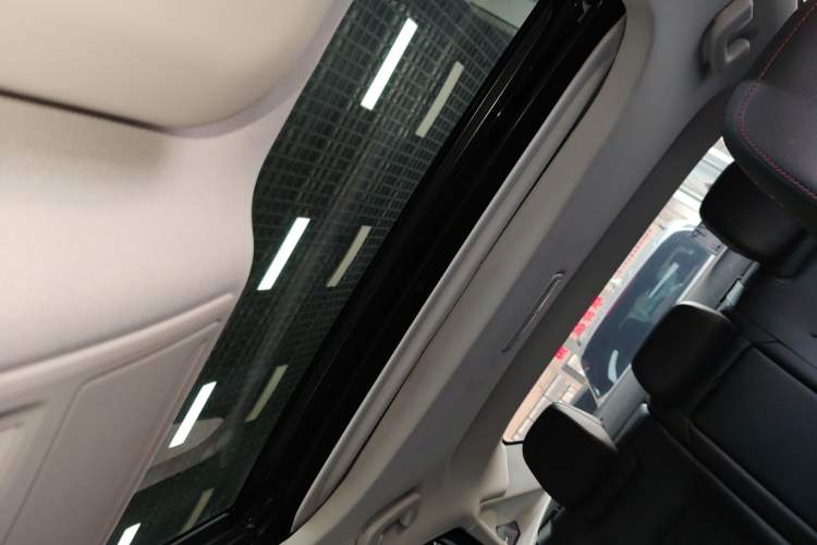 Used Ford Mondeo 2023 EcoBoost 245 Luxury Model Headliner