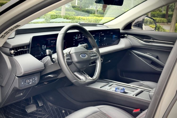 Used Ford Mondeo 2023 EcoBoost 245 Luxury Model Interior 1