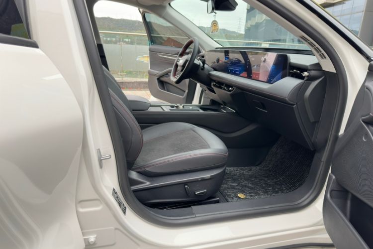 Used Ford Mondeo 2023 EcoBoost 245 Luxury Model Interior 10