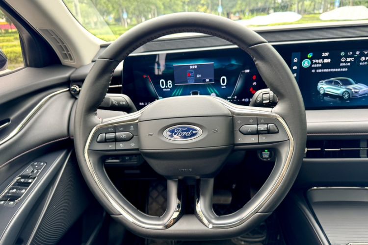 Used Ford Mondeo 2023 EcoBoost 245 Luxury Model Interior 10