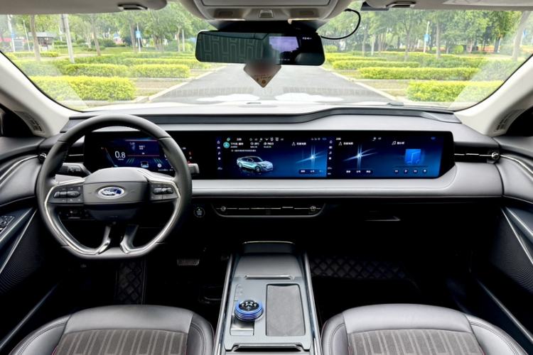 Used Ford Mondeo 2023 EcoBoost 245 Luxury Model Interior 3