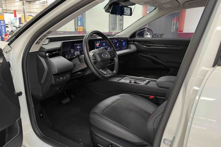 Used Ford Mondeo 2023 EcoBoost 245 Luxury Model Interior 4
