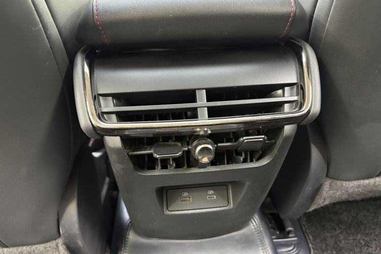 Used Ford Mondeo 2023 EcoBoost 180 Luxury Model Interior 4