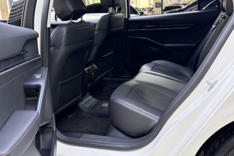 Used Ford Mondeo 2023 EcoBoost 180 Luxury Model Interior 7