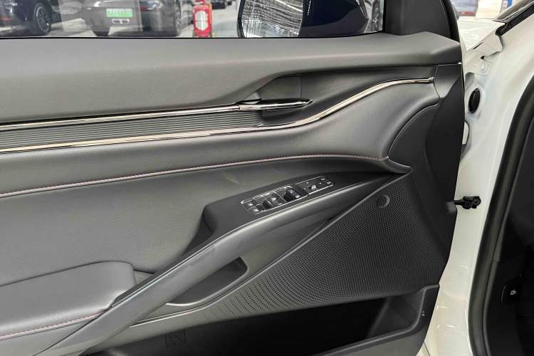 Used Ford Mondeo 2023 EcoBoost 245 Luxury Model Interior 8