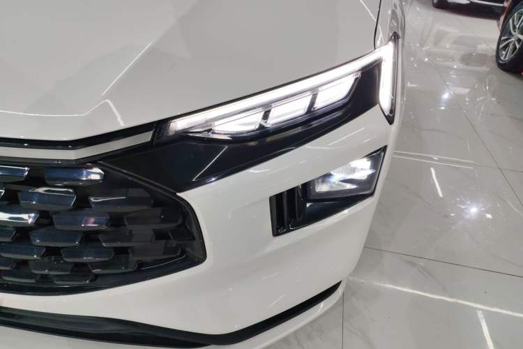 Used Ford Mondeo 2023 EcoBoost 180 Comfort Model Left Front Headlight