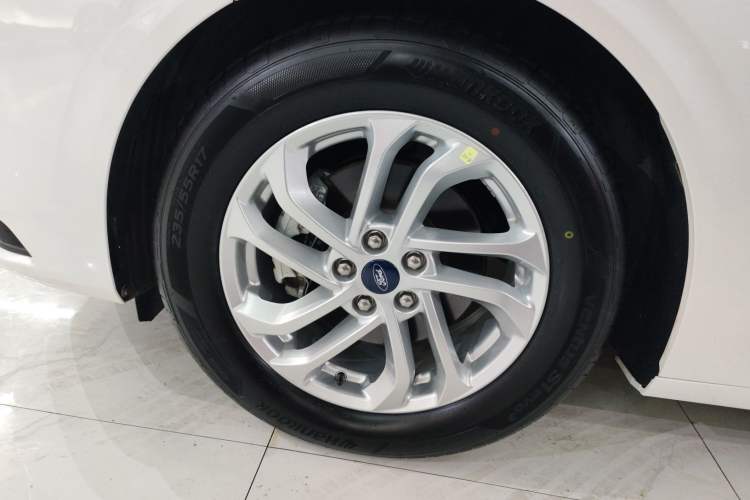 Used Ford Mondeo 2023 EcoBoost 180 Comfort Model Left Front Wheel Hub