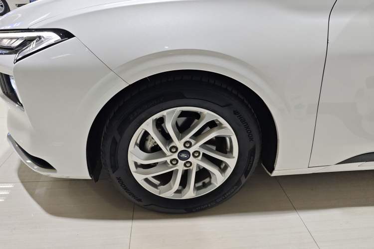 Used Ford Mondeo 2023 EcoBoost 180 Comfort Model Left Front Wheel Hub