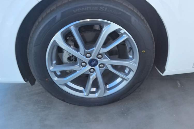 Used Ford Mondeo 2023 EcoBoost 245 Luxury Model Left Front Wheel Hub