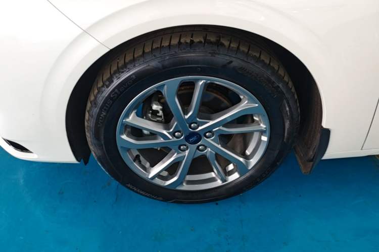 Used Ford Mondeo 2023 EcoBoost 245 Luxury Model Left Front Wheel Hub