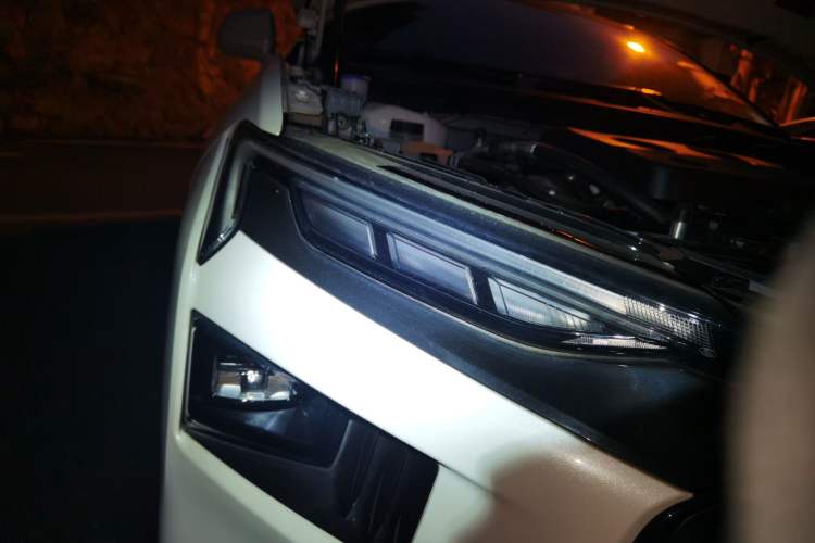 Used Ford Mondeo 2023 EcoBoost 180 Luxury Model Right Front Headlight
