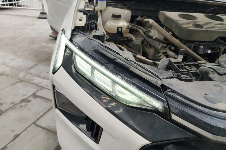 Used Ford Mondeo 2023 EcoBoost 180 Comfort Model Right Front Headlight