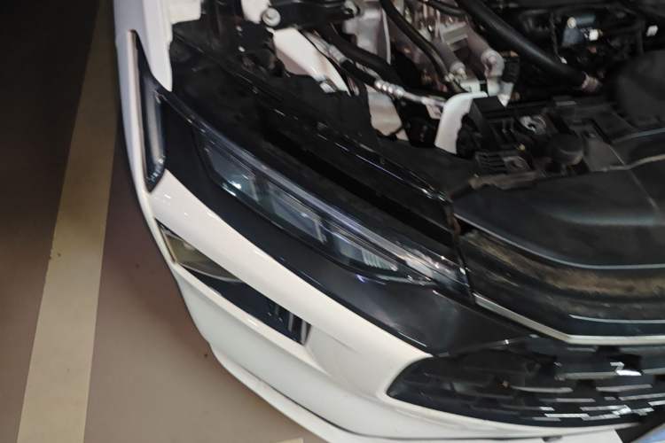 Used Ford Mondeo 2023 EcoBoost 180 Luxury Model Right Front Headlight
