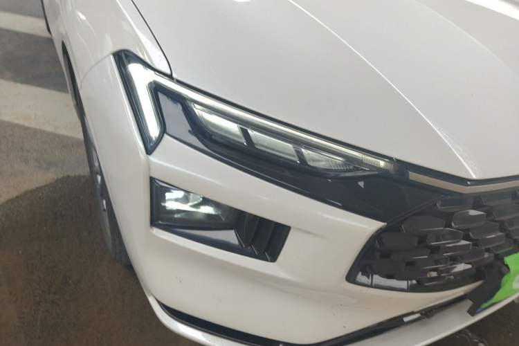 Used Ford Mondeo 2023 EcoBoost 180 Luxury Model Right Front Headlight
