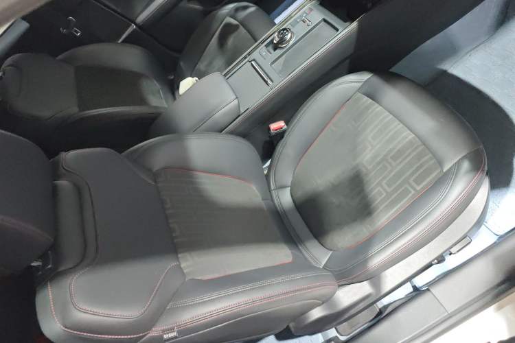 Used Ford Mondeo 2023 EcoBoost 180 Comfort Model Right Front Seat
