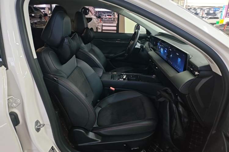 Used Ford Mondeo 2023 EcoBoost 180 Luxury Model Right Front Seat