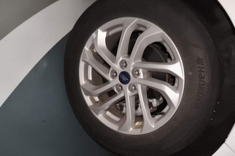 Used Ford Mondeo 2023 EcoBoost 180 Comfort Model Right Front Wheel Hub