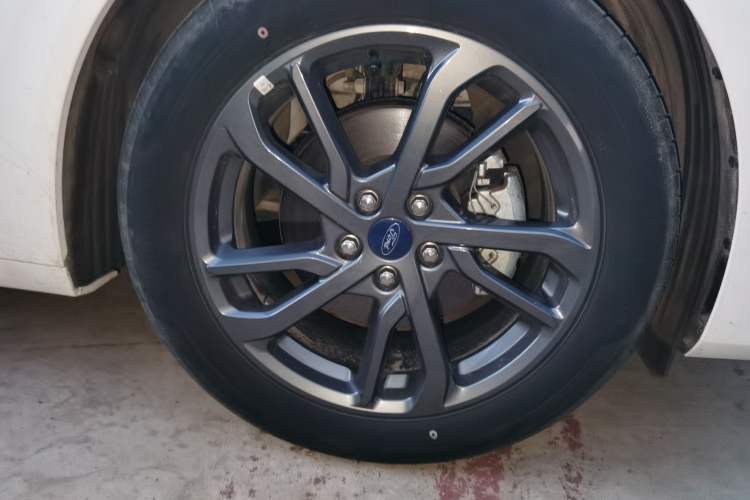 Used Ford Mondeo 2023 EcoBoost 245 Luxury Model Right Front Wheel Hub