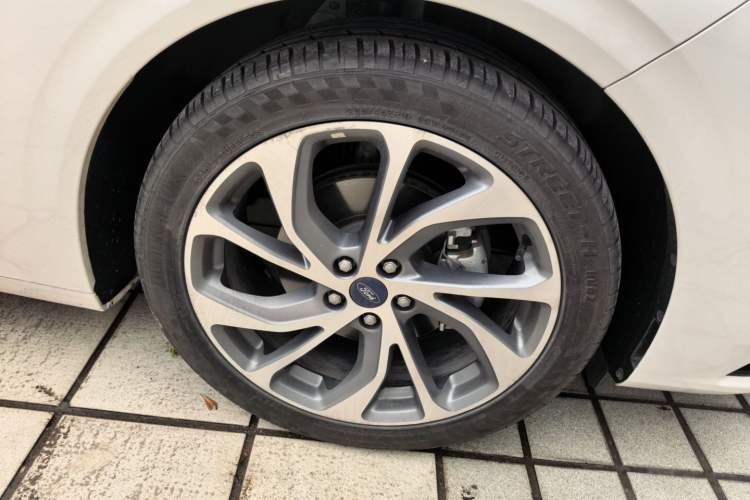 Used Ford Mondeo 2023 EcoBoost 180 Ultimate Model Right Front Wheel Hub