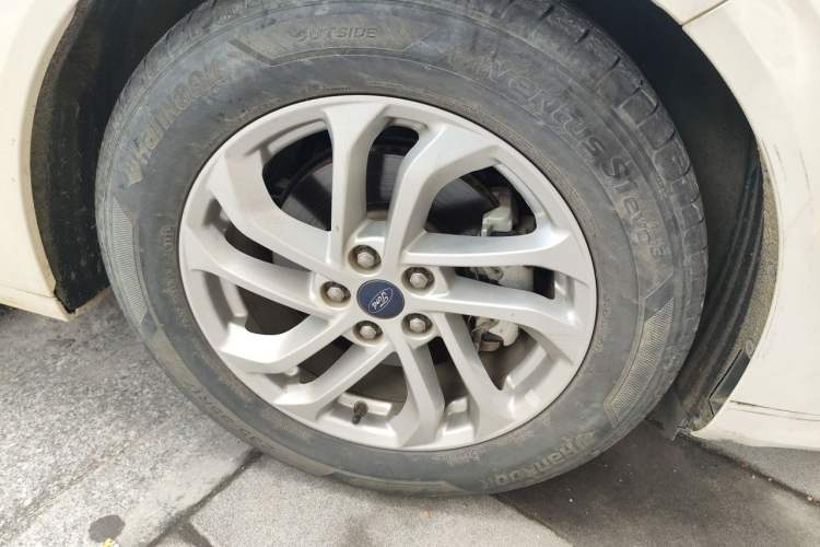 Used Ford Mondeo 2023 EcoBoost 180 Comfort Model Right Front Wheel Hub