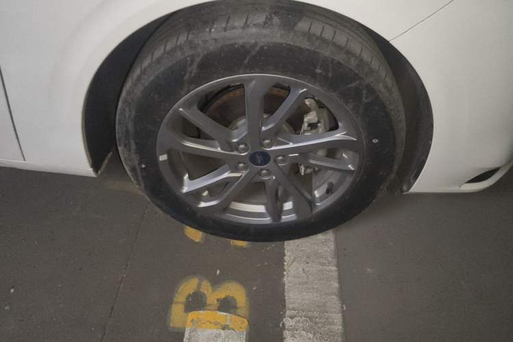 Used Ford Mondeo 2023 EcoBoost 245 Luxury Model Right Front Wheel Hub