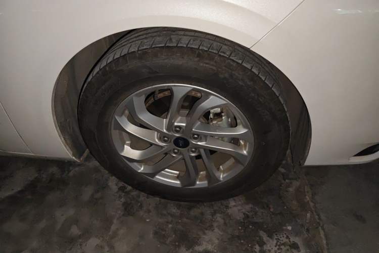 Used Ford Mondeo 2023 EcoBoost 180 Comfort Model Right Front Wheel Hub