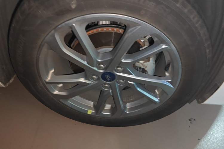 Used Ford Mondeo 2023 EcoBoost 180 Luxury Model Right Front Wheel Hub