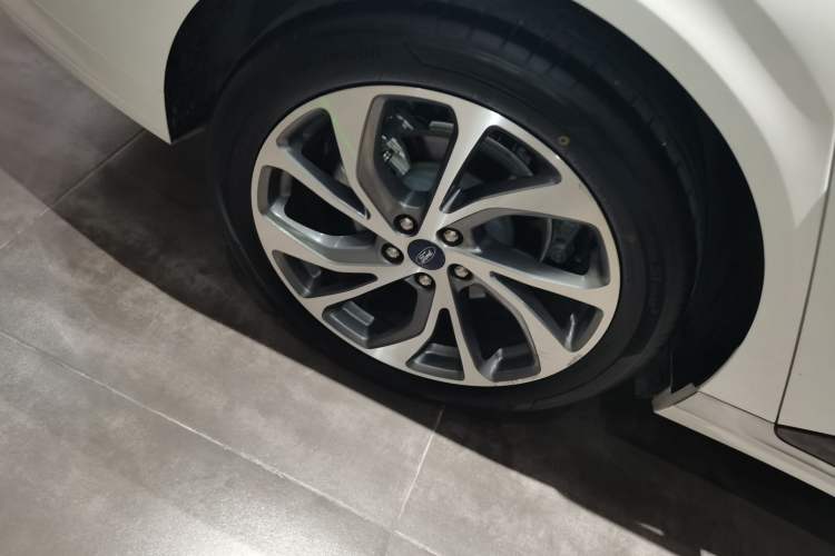 Used Ford Mondeo 2023 EcoBoost 245 Ultimate Model Right Rear Wheel Hub