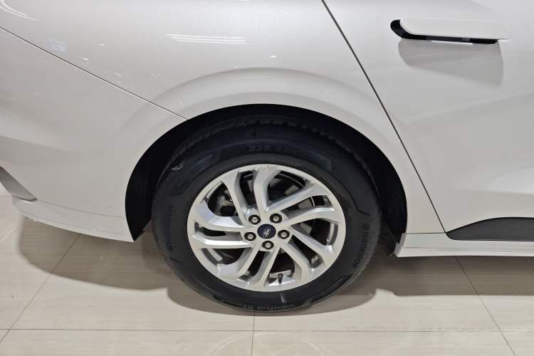 Used Ford Mondeo 2023 EcoBoost 180 Comfort Model Right Rear Wheel Hub