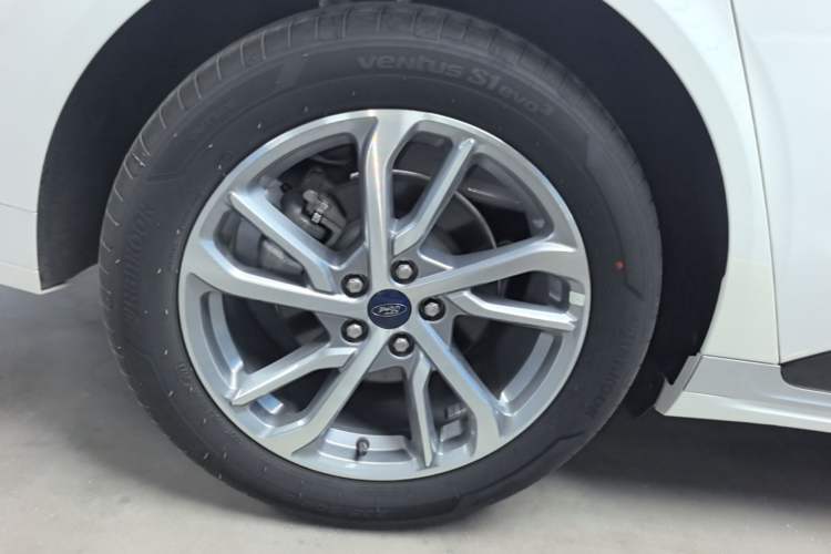 Used Ford Mondeo 2023 EcoBoost 245 Luxury Model Right Rear Wheel Hub