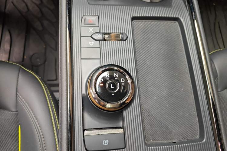 Used Ford Mondeo 2024 2.0T E-Hybrid Sport Edition Gear Lever