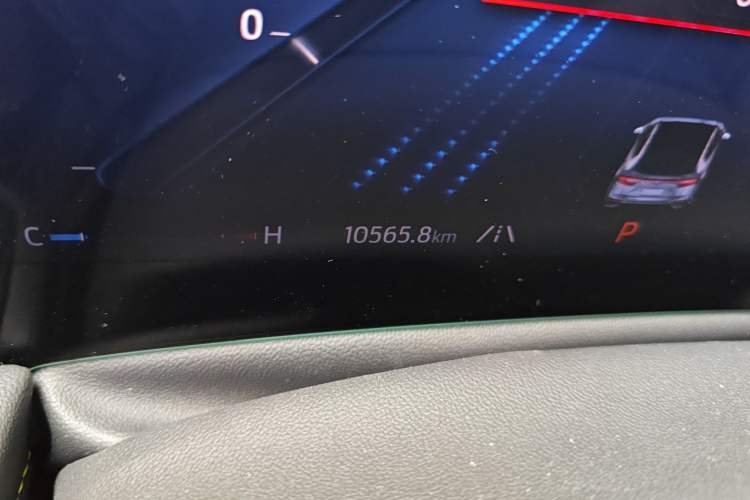 Used Ford Mondeo 2024 2.0T E-Hybrid Sport Edition Odometer Close Up