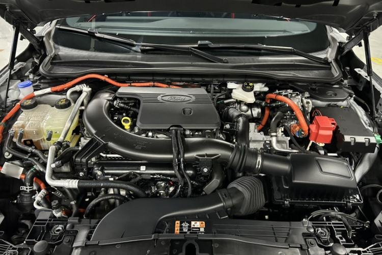 Used Ford Mondeo 2024 2.0T E-Hybrid Sport Edition ST-Line Engine Bay