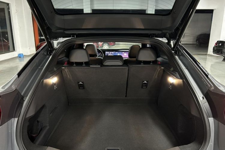 Used Ford Mondeo 2024 2.0T E-Hybrid Sport Edition ST-Line Trunk