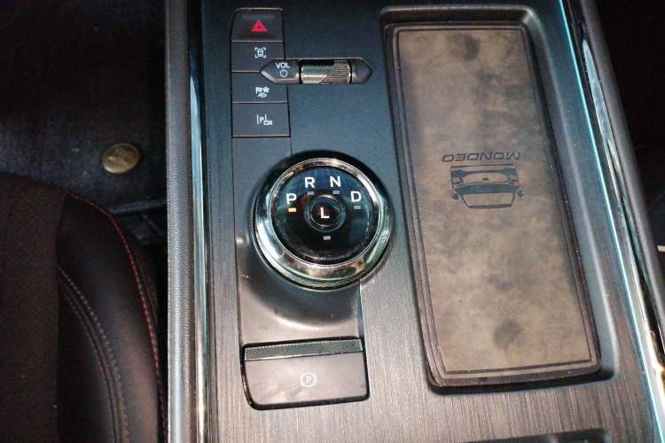 Used Ford Mondeo 2024 2.0T E-Hybrid Sport Edition ST-Line Gear Lever