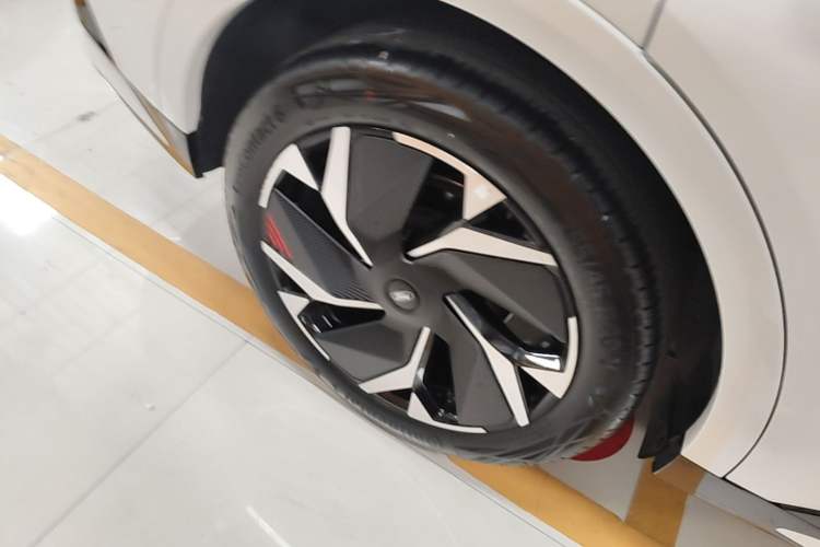 Used Ford Mondeo 2024 2.0T E-Hybrid Sport Edition ST-Line Right Rear Wheel Hub