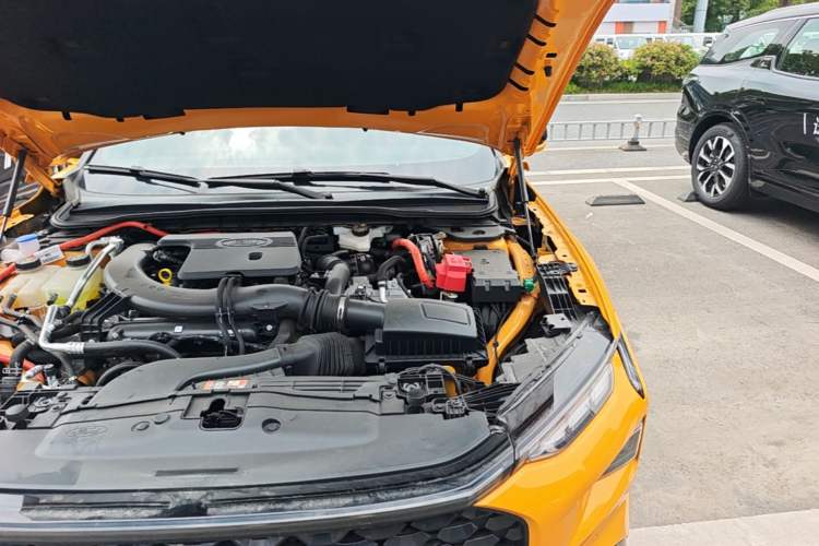 Used Ford Mondeo 2024 2.0T E-Hybrid Sport Edition ST-Line Engine Bay Left