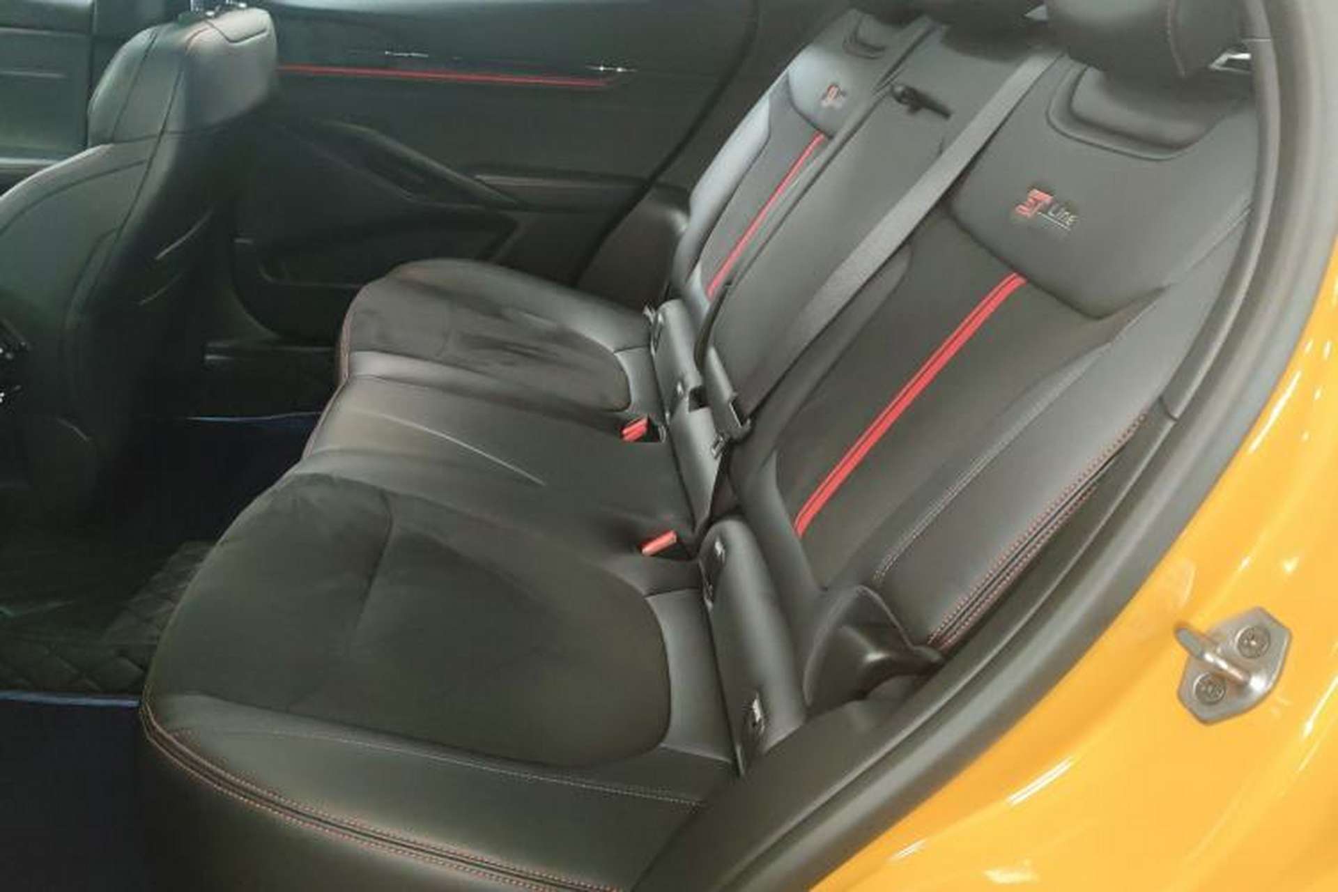 Used Ford Mondeo 2024 2.0T E-Hybrid Sport Edition ST-Line Left Rear Seat