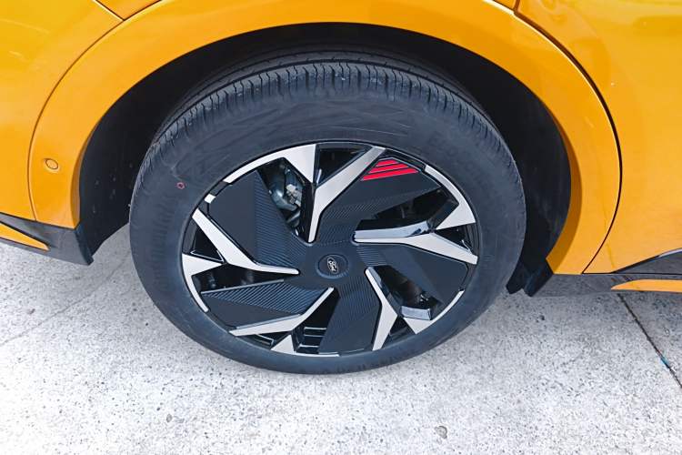 Used Ford Mondeo 2024 2.0T E-Hybrid Sport Edition ST-Line Right Rear Wheel Hub