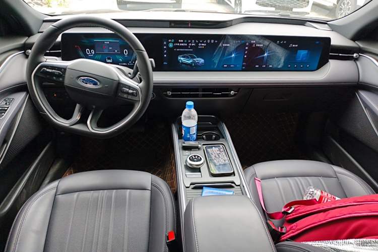 Used Ford Mondeo 2025 2.0T EcoBoost Ultimate Edition Center Console