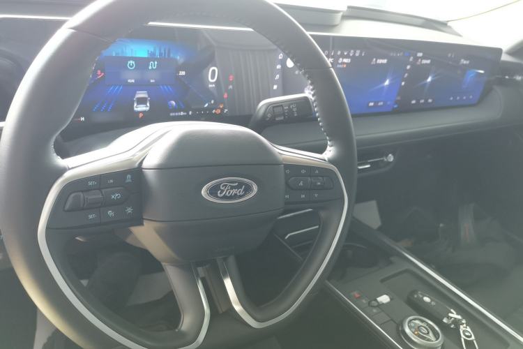 Used Ford Mondeo 2025 2.0T EcoBoost Luxury Version Center Console