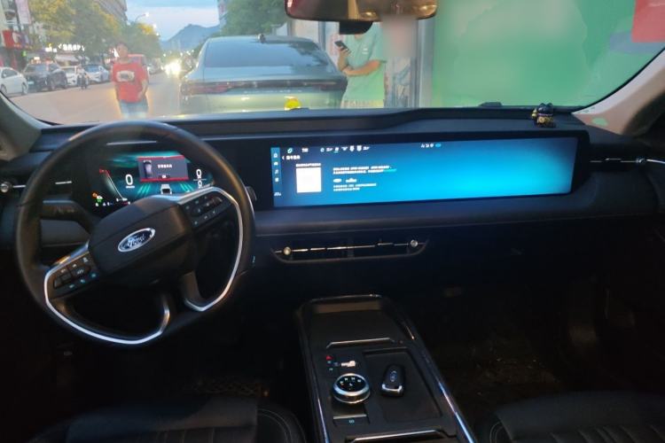 Used Ford Mondeo 2025 2.0T EcoBoost Luxury Version Center Console