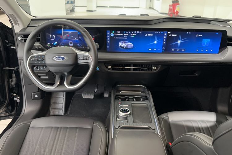 Used Ford Mondeo 2025 2.0T EcoBoost Luxury Version Center Console