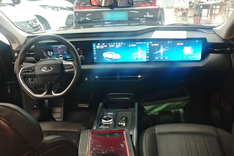 Used Ford Mondeo 2025 2.0T EcoBoost Luxury Version Center Console