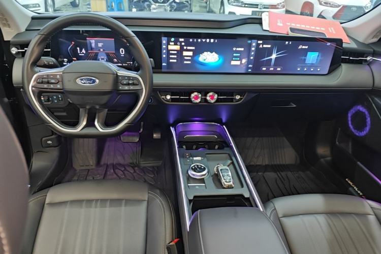 Used Ford Mondeo 2025 2.0T EcoBoost Luxury Version Center Console