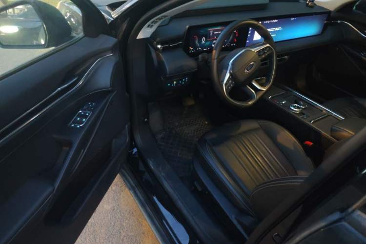 Used Ford Mondeo 2025 2.0T EcoBoost Luxury Version Driver Seat