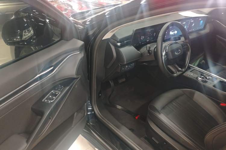 Used Ford Mondeo 2025 2.0T EcoBoost Luxury Version Driver Seat