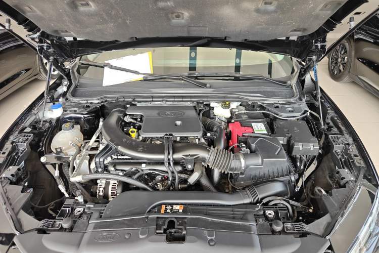 Used Ford Mondeo 2025 2.0T EcoBoost Luxury Version Engine Bay